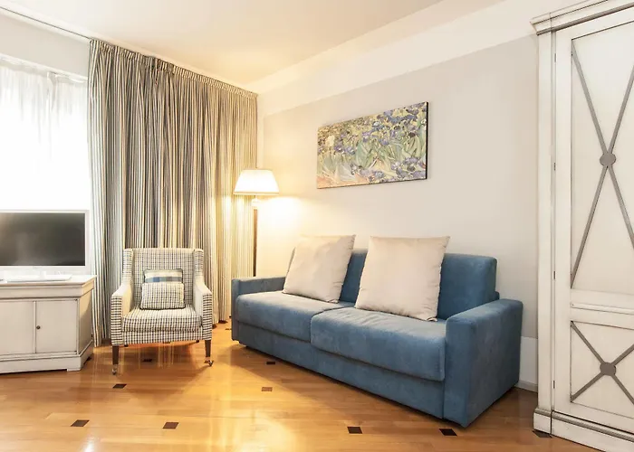 Отель Royal Suites
