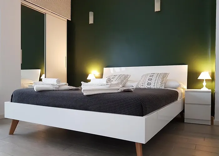 Navigli - Via Savona * מילאנו