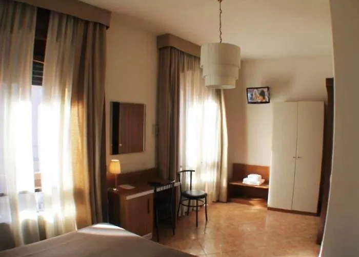 Отель Ares Милан