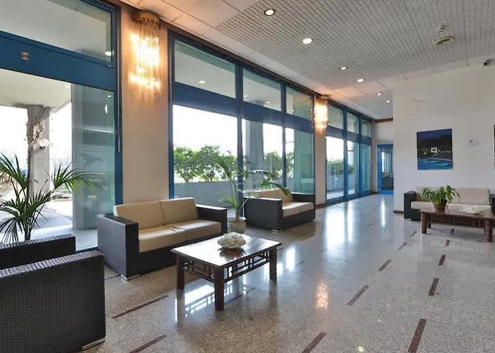 Unaway & Quark Due 4*