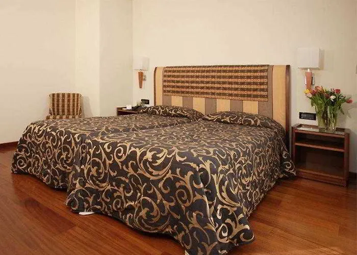 Western Madison Hotel 4*