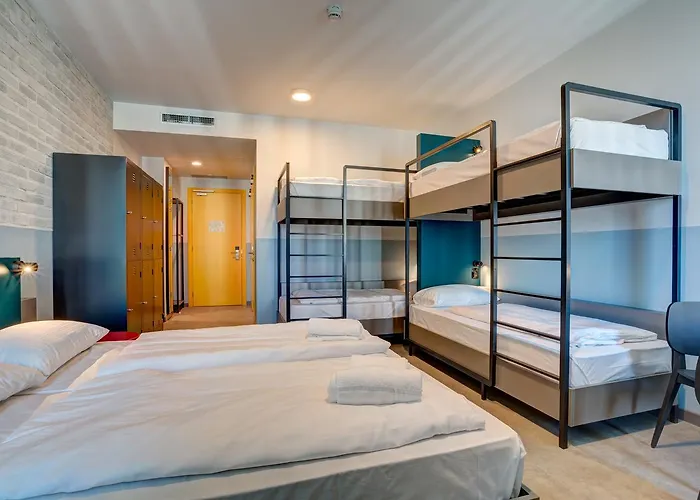 Meininger Lambrate Hostel *