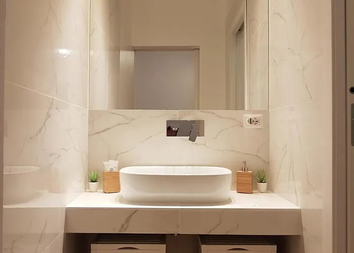 Navigli - Via Savona * מילאנו