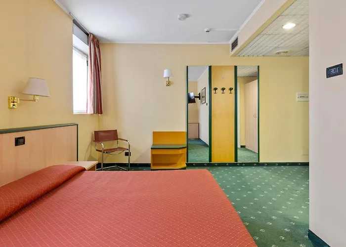 Hotel Ginosi Arizona 3*