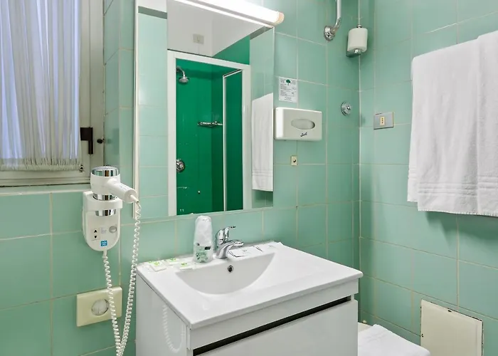 Hotel Ginosi Arizona 3*