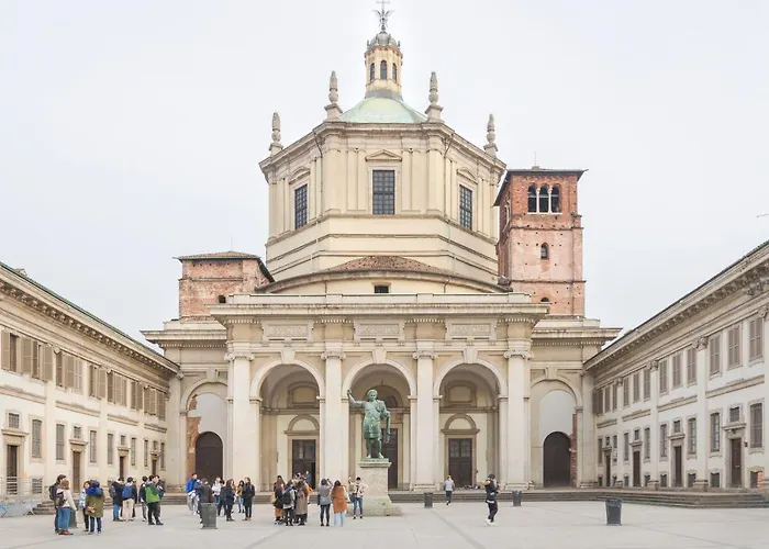 Heart Duomo Colonne Milan