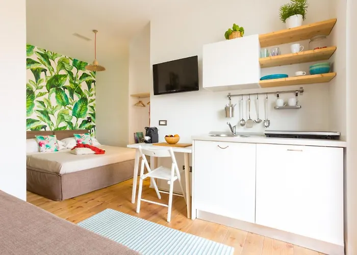 Duomo Views, Light, Jungle-inspired With Terrace מילאנו