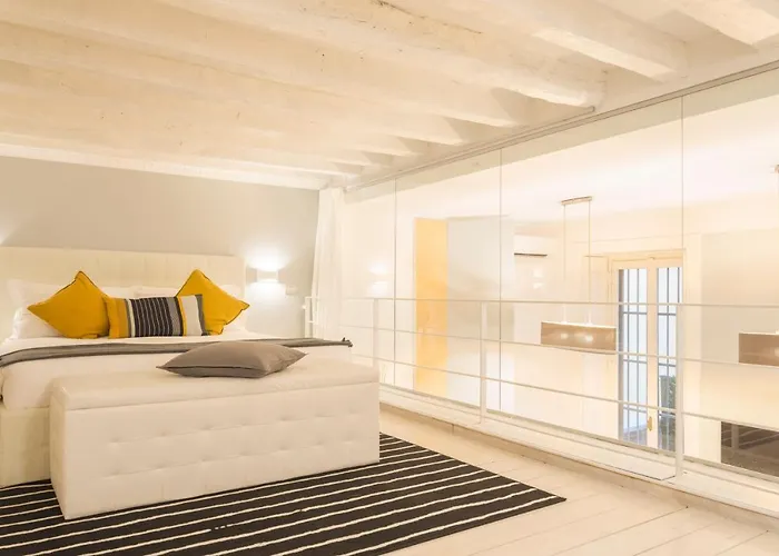 Heart San Sepolcro Duomo מילאנו