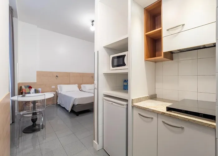 מלון דירות Navigli 4*