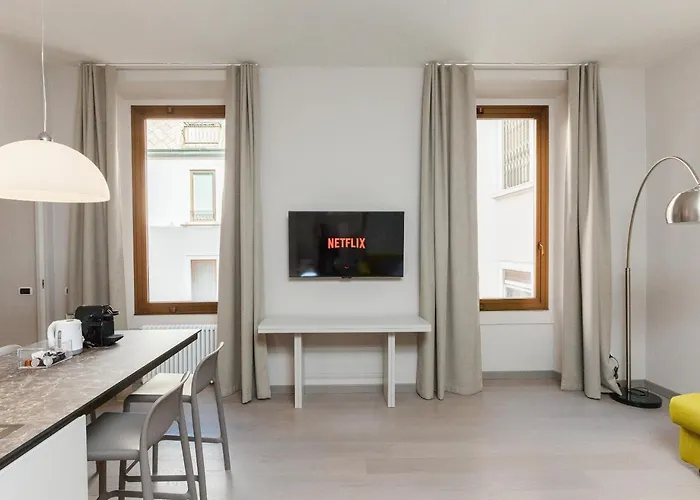 Easyhomes-duomo & * ミラノ