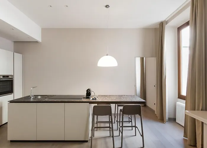 Easyhomes-duomo & アパート ミラノ