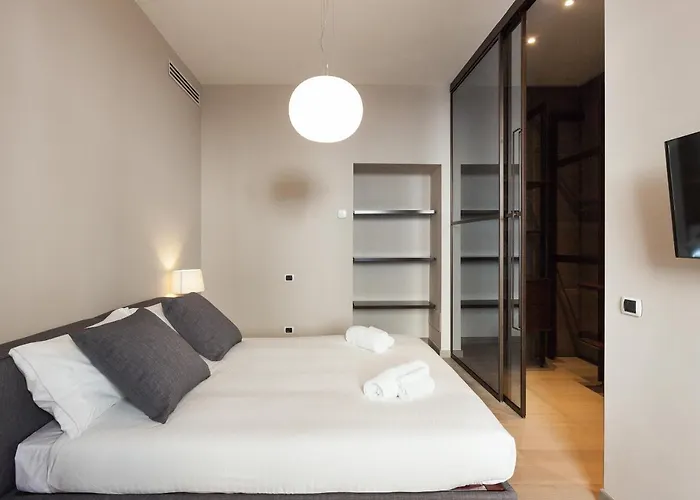 Easyhomes-duomo & アパート ミラノ