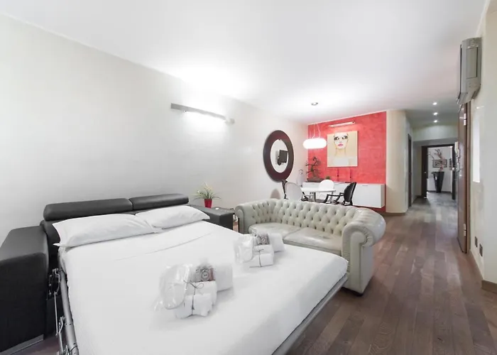 Stylish In Fashion District - Corso Venezia Apartamento *