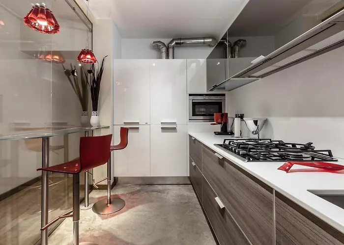 Stylish In Fashion District - Corso Venezia *