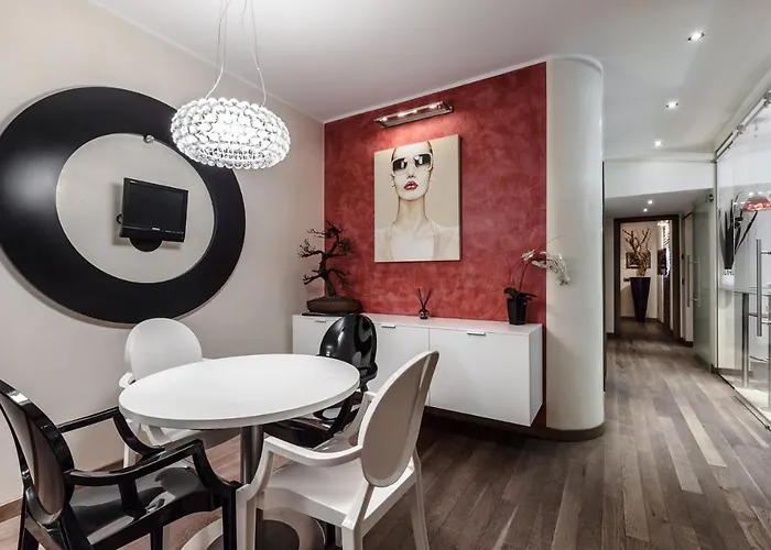 Stylish In Fashion District - Corso Venezia *