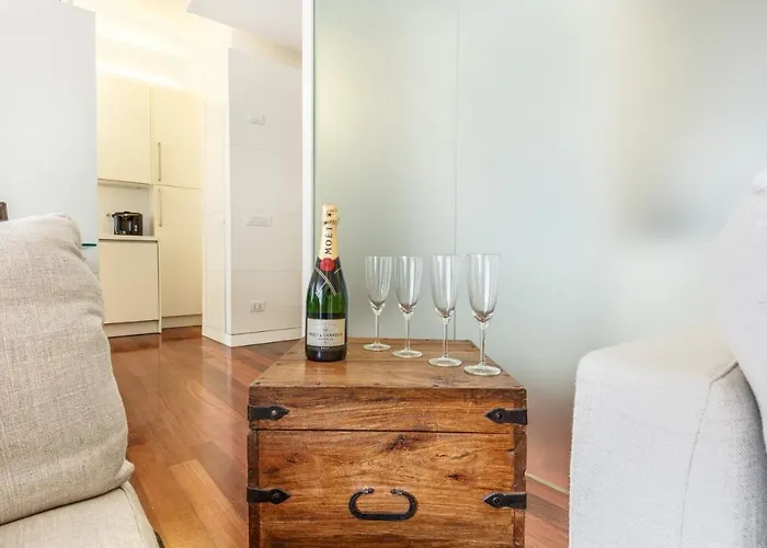 Bright And Cozy In Isola District - Marco Polo