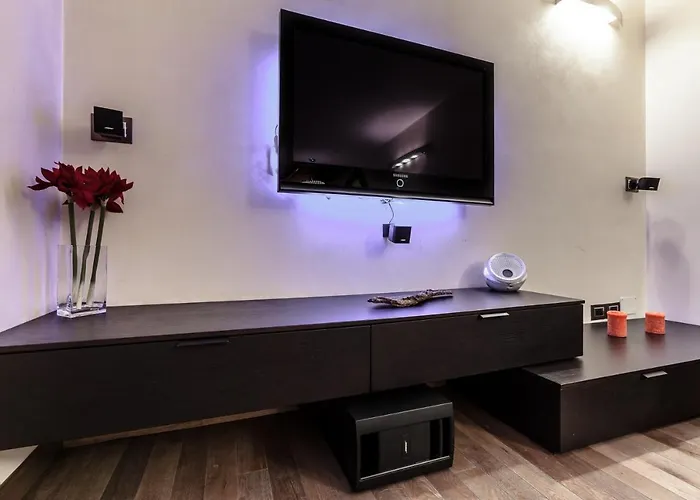 Stylish In Fashion District - Corso Venezia *