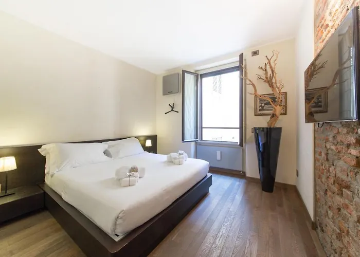 Stylish In Fashion District - Corso Venezia *