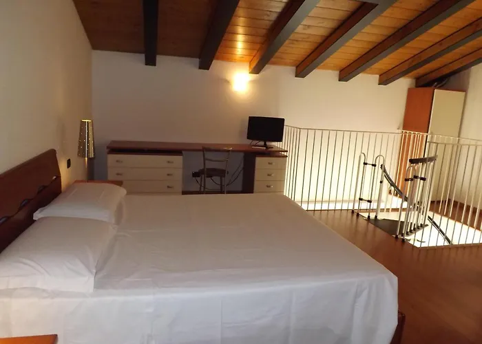 Lägenhetshotell Easy - And Navigli 3*