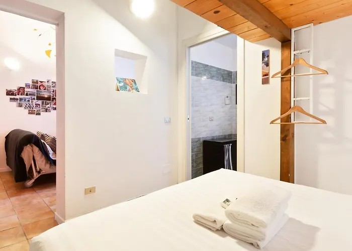 Guesthost - Cosy Nest Isola District Heart *