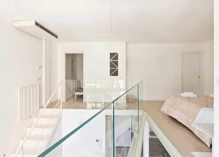 Guesthost - Elegant Loft With Balcony! * ミラノ