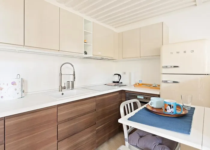 Guesthost - Elegant Loft With Balcony! ミラノ