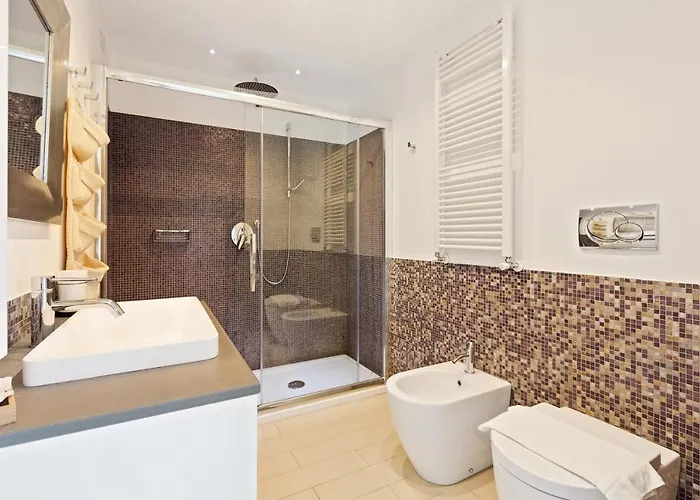 Guesthost - Elegant Loft With Balcony! アパート ミラノ