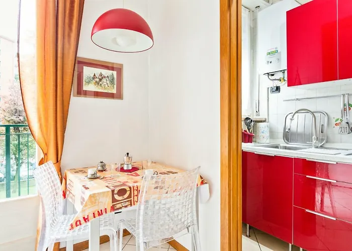 Guesthost - San Siro Stadium Garden Flat