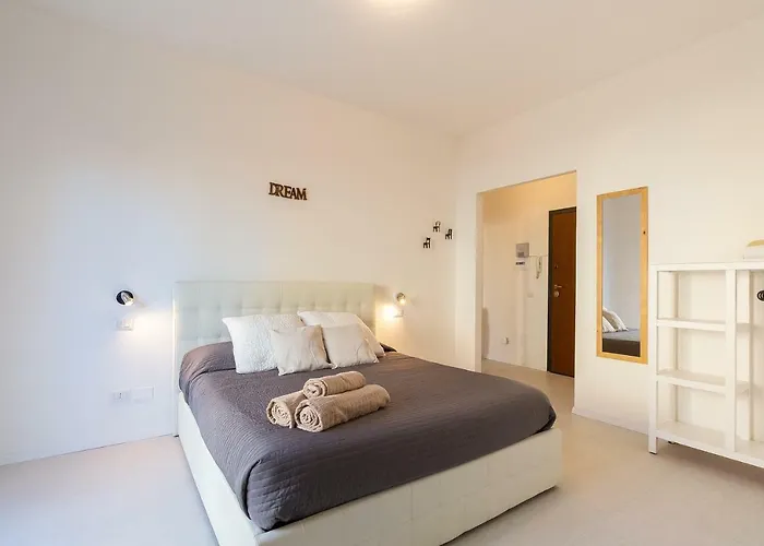 Alessia's Flat- M3 Corvetto Apartamento *