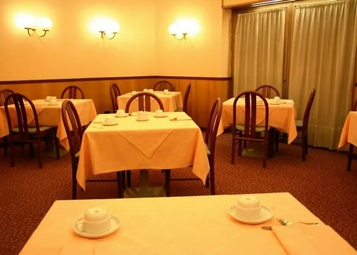 Albert Hotel 3*