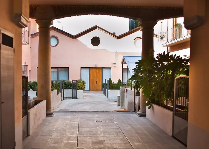 Easy - And Navigli 3* Milano