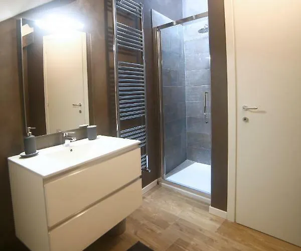 فندق Garibaldi Fifty Attic Near Duomo *