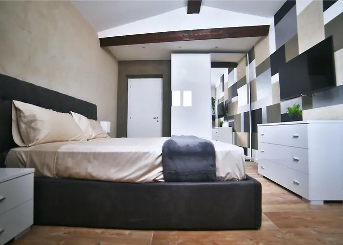 Garibaldi Fifty Attic Near Duomo *