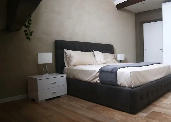 Hotel Garibaldi Fifty Attic Near Duomo