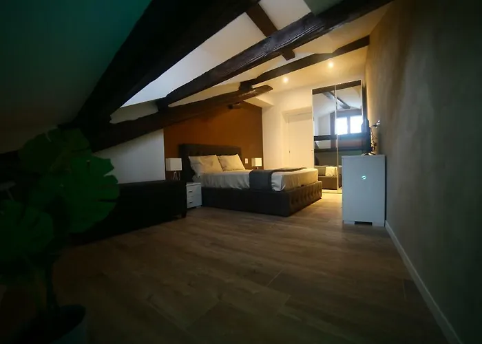 Garibaldi Fifty Attic Near Duomo