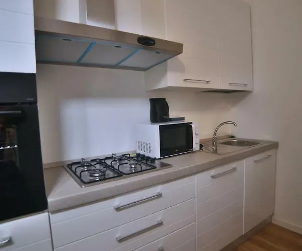 Hotel Garibaldi Fifty Attic Near Duomo *