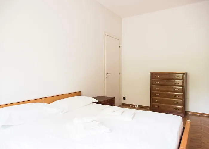 Youhosty - Pezzotti 18 Apartament *