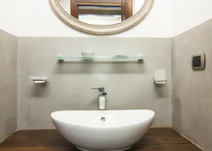 Alessia's Flat - Mac Mahon