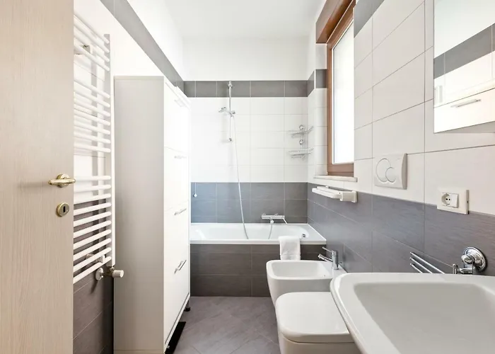 דירה Corsica Huge Terrace Flats מילאנו