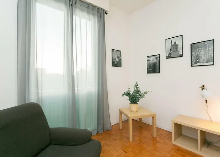 The Rent - Maciachini Two Bedroom *