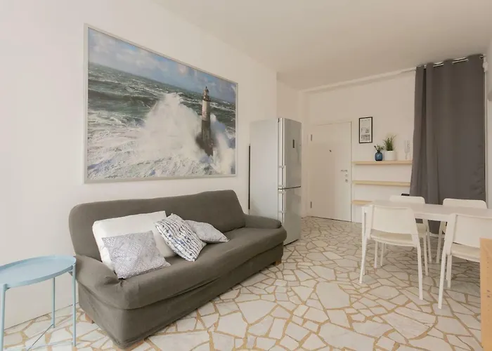 The Rent - Maciachini Two Bedroom Apartmán *