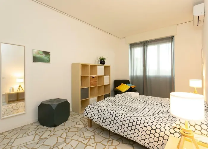 The Rent - Maciachini Two Bedroom *