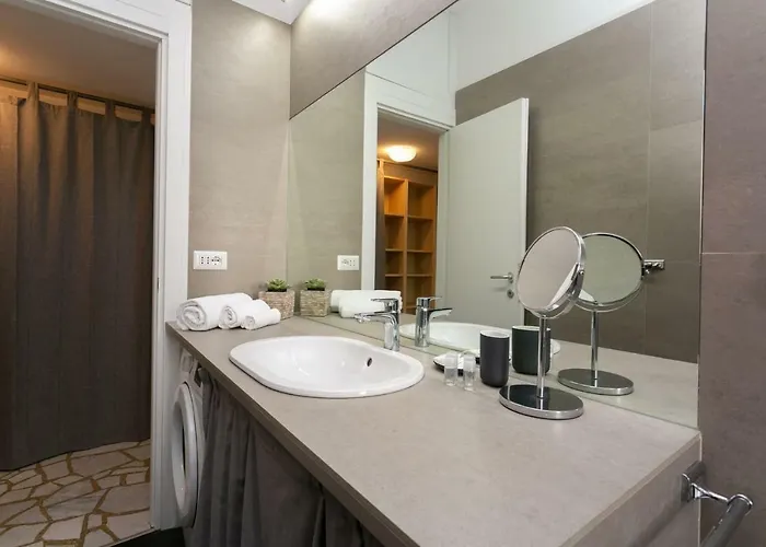 The Rent - Maciachini Two Bedroom Apartmán *