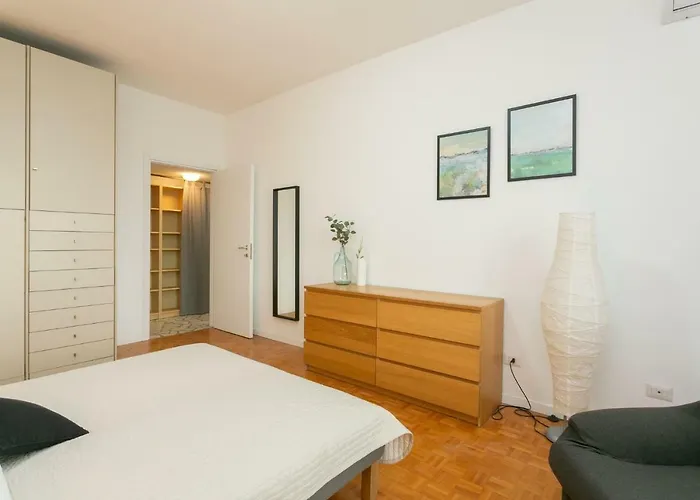 The Rent - Maciachini Two Bedroom *