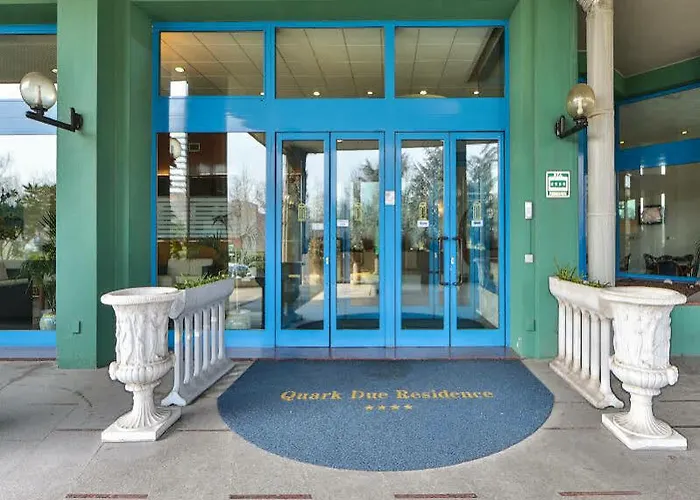 Unaway & Quark Due Apart Otel 4*