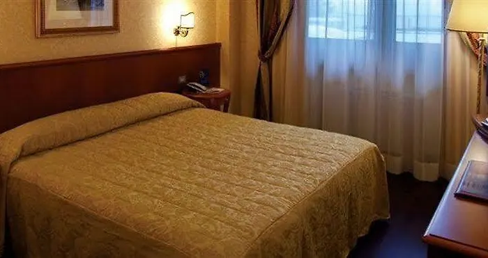 Unaway & Quark Due 4* מילאנו