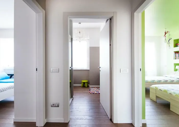 Apartment Lush Contemporary Flat, Wonderful With 3 Bedrooms, 6 Guests Mailand