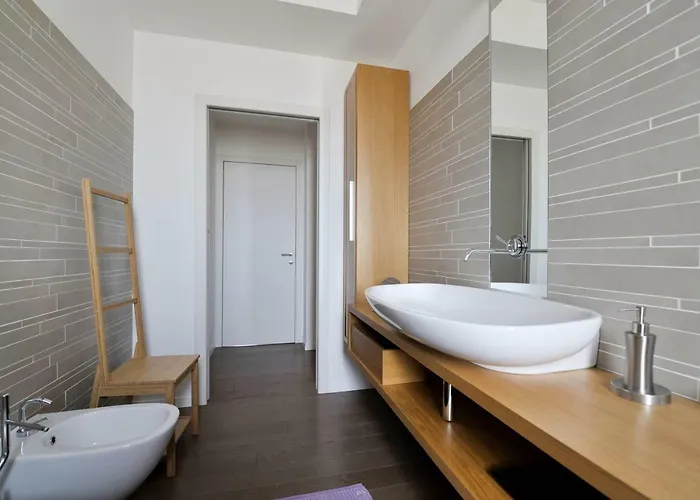 Apartment Lush Contemporary Flat, Wonderful With 3 Bedrooms, 6 Guests *