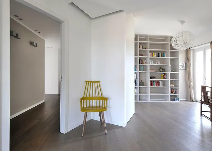 Apartment Lush Contemporary Flat, Wonderful With 3 Bedrooms, 6 Guests Mailand