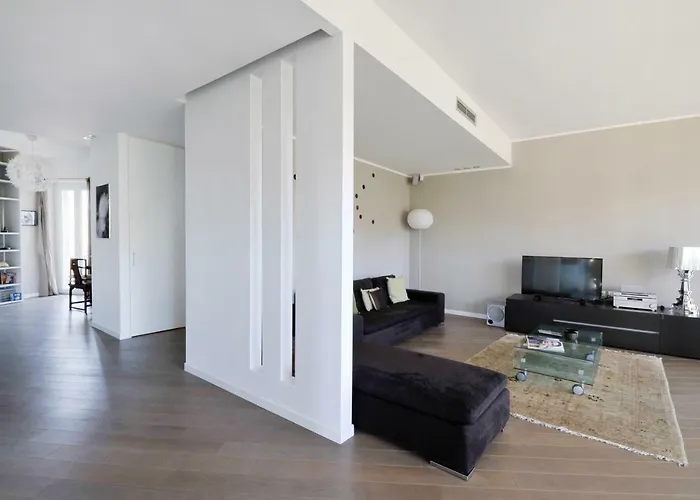 Lush Contemporary Flat, Wonderful With 3 Bedrooms, 6 Guests Lägenhet